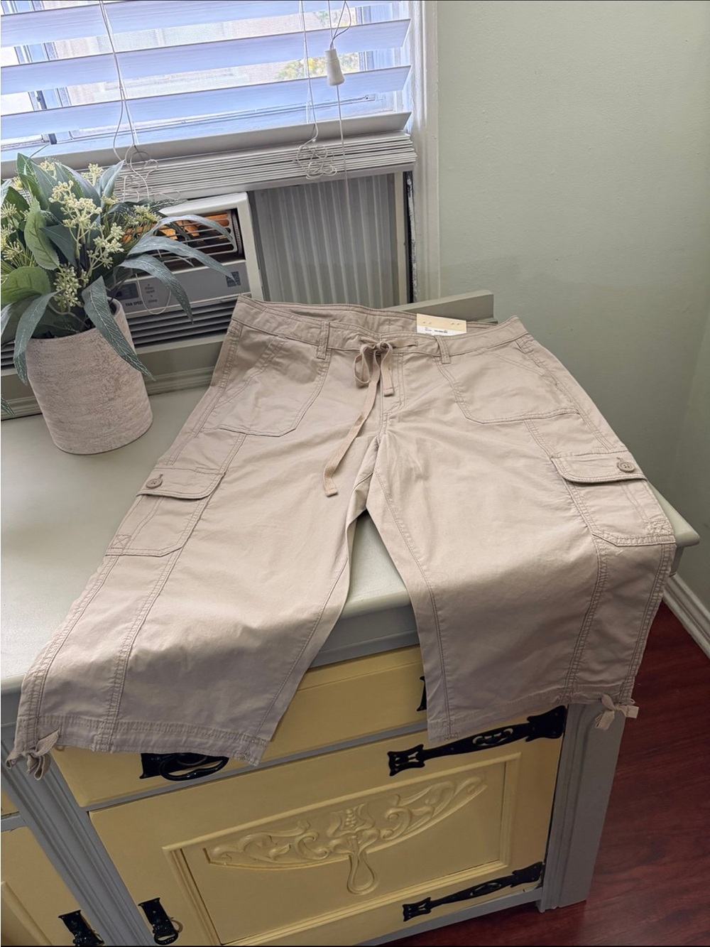St. John's Bay Beige Cargo Capris